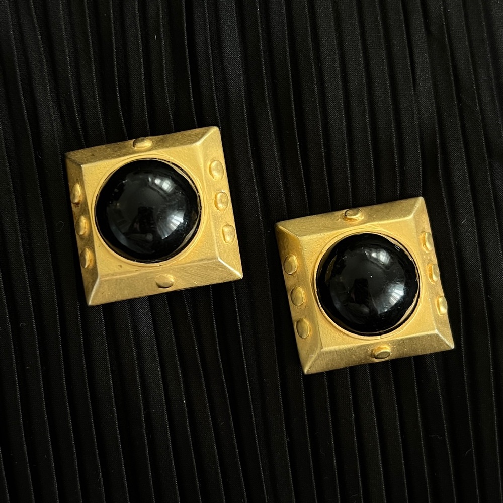 VINTAGE ‘MYKA’ GOLD AND BLACK STONE SQUARE Y2K CLIP ON STATEMENT EARRINGS